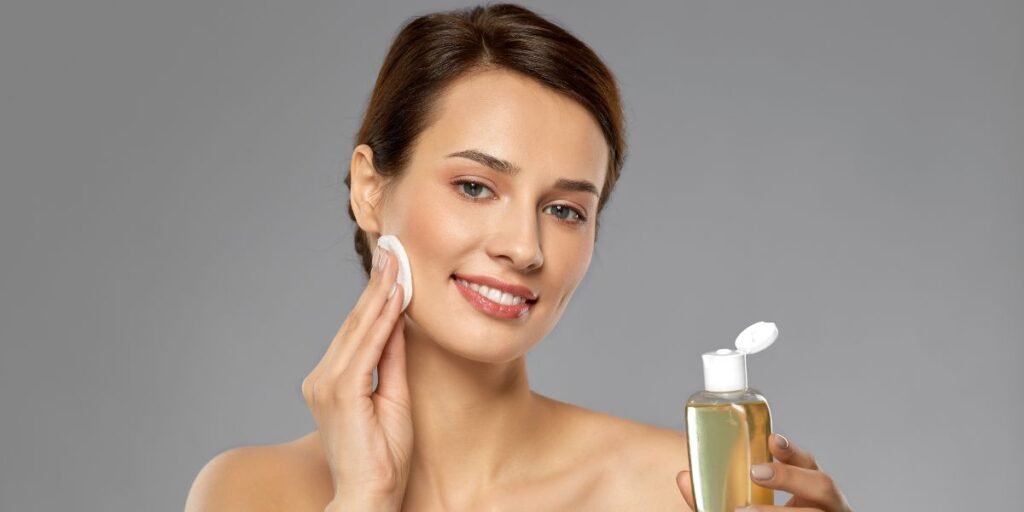 What Are the Benefits of Using a Facial Toner in Your Routine?